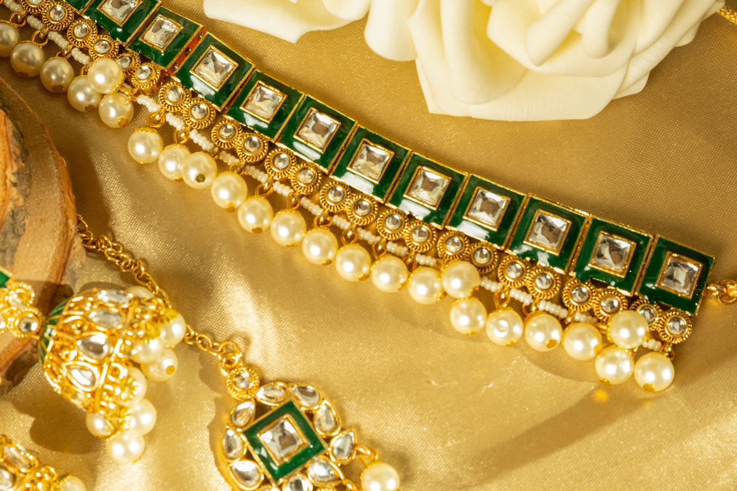 Shwetamani Kundan Necklace Set